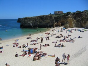 Beach nearby, sun loungers - Charming one bedroom apartment in Lagos, Algarve (Lagos)