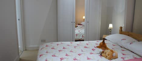 2 bedrooms, iron/ironing board, travel cot, free WiFi