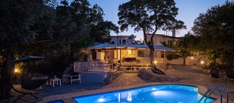 Kefali Villa, Ecotourism, totally private, 800 m2 outdoor area, pool & whirlpool