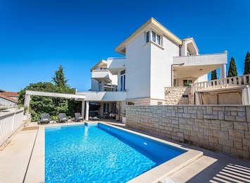 Villa Mediteran facade with pool & outside area