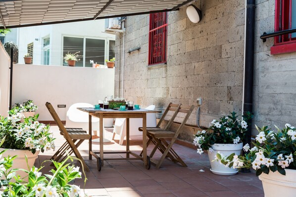 Outdoor dining - Apartment located in Vico Equense, between the Sorrento Coast and the Amalfi Coast (Vico Equense)