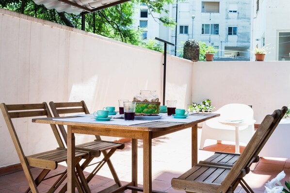 Outdoor dining