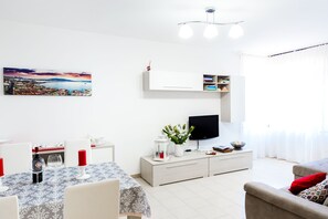 Smart TV, video-game console, books - Apartment located in Vico Equense, between the Sorrento Coast and the Amalfi Coast (Vico Equense)