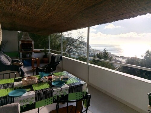 Rustic house, sea view, 6 people, terrace with barbecue. 