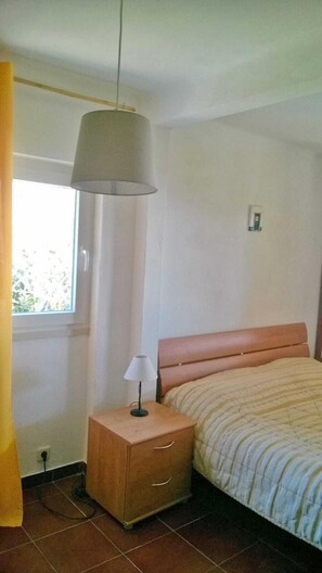 3 bedrooms, iron/ironing board, travel cot, free WiFi