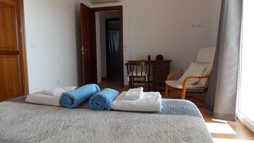 3 bedrooms, in-room safe, iron/ironing board, free WiFi