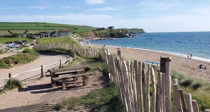Charmantes Küstenhaus - nahe zum Strand & Küstenweg. Neu mit Stroh gedeckt!