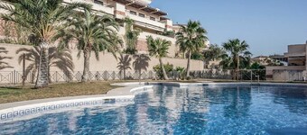 Apartamento amplio soleado con vistas al mar,  residencial  con piscina y playa