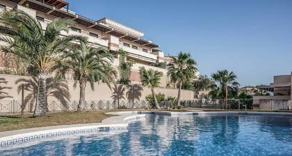 sonnige geräumige Wohnung mit Blick auf das Meer, Wohn-Pool und Strand