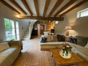 TV, fireplace, DVD player, ping pong