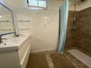 Bathtub, hair dryer, towels, toilet paper