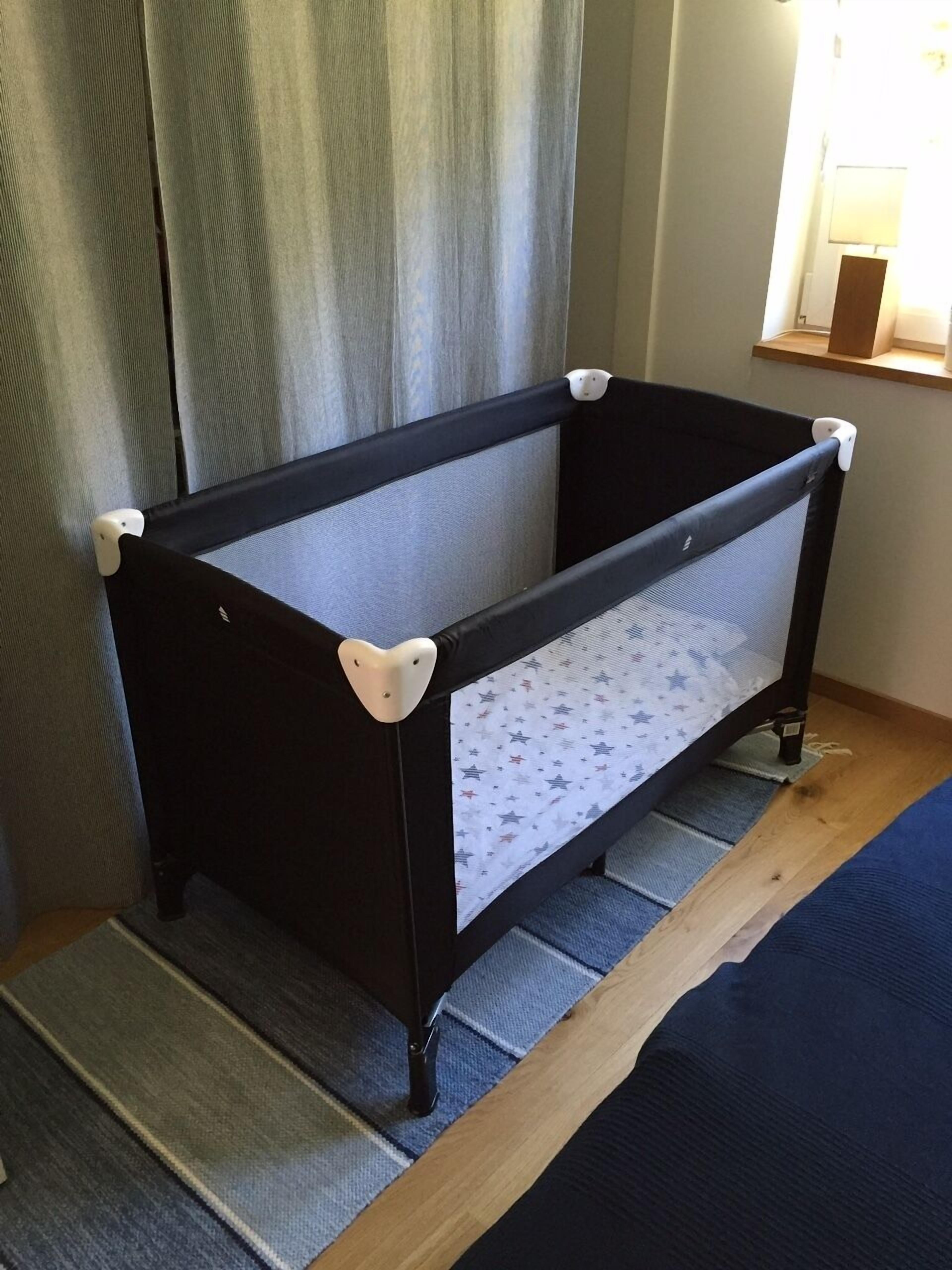 3 bedrooms, iron/ironing board, travel crib, WiFi (free)