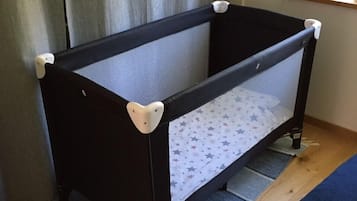 3 bedrooms, iron/ironing board, travel crib, WiFi (free)