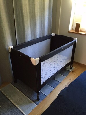 3 bedrooms, iron/ironing board, travel cot, free WiFi - Vacation at the Lake Skagern. Family friendly house in Tiveden.  (Åtorp Degerfors)