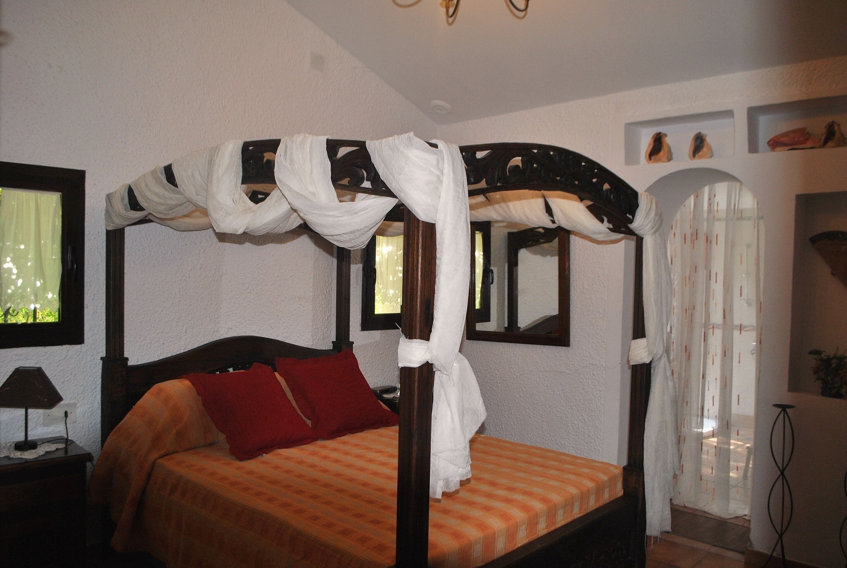 3 chambres, bureau, fer et planche à repasser, lit parapluie