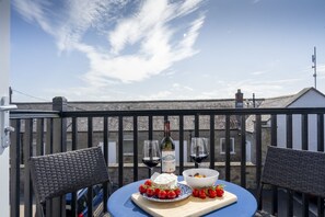 Outdoor dining - Northern Hideaways Seascape (Seahouses)