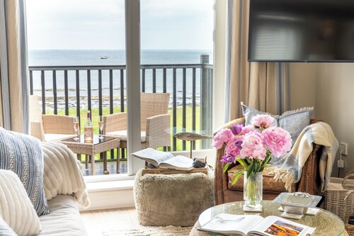 5 star Tourist Board rating alongside award winning Bamburgh beach.