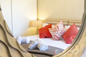 2 bedrooms, iron/ironing board, travel cot, free WiFi