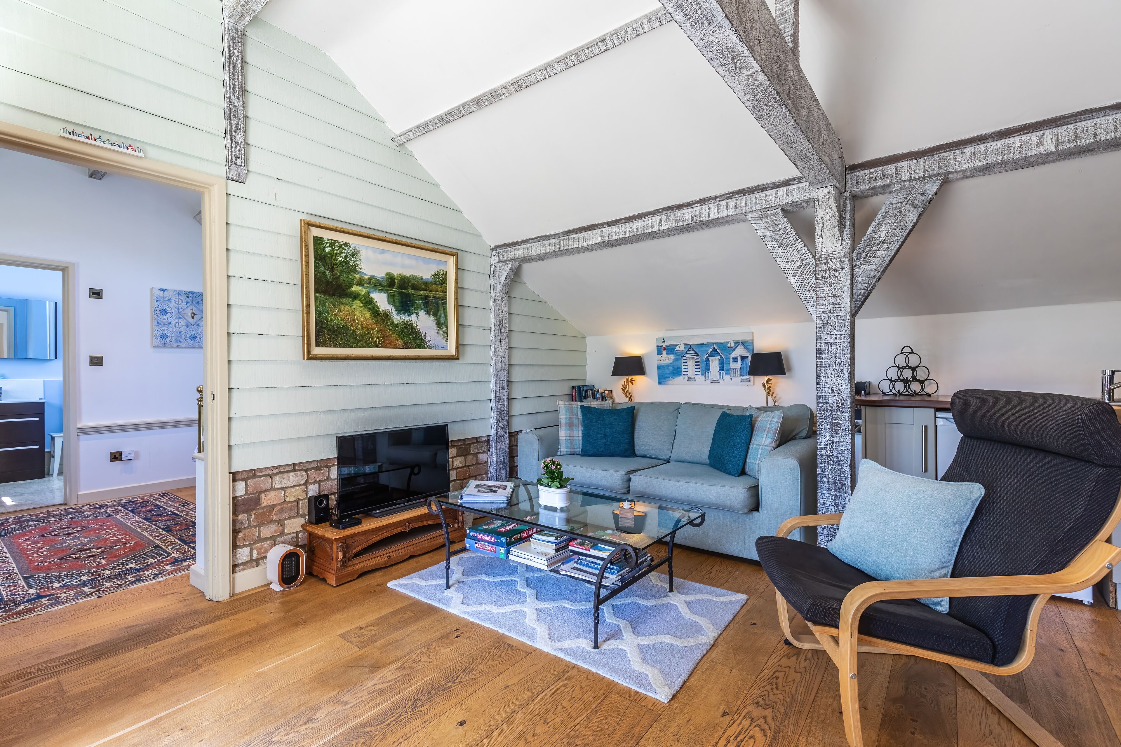 Beautifully appointed  Cottage With Open Parkland Views