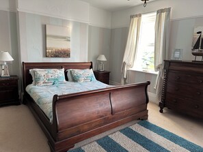 5 bedrooms, iron/ironing board, free WiFi, bed sheets - Pendragon House Overlooks Crooklets Beach in Bude with parking for 5 cars. (Bude)