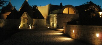 Stylish luxury, beautiful large pool, great location