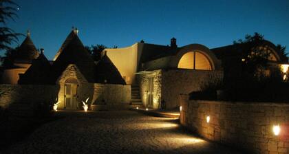 Stylish luxury, beautiful large pool, great location