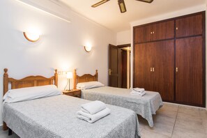 5 soveværelser, pengeskab på værelset, strygejern/strygebræt