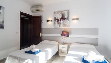 5 chambres, coffres-forts dans les chambres, fer et planche Ă repasser