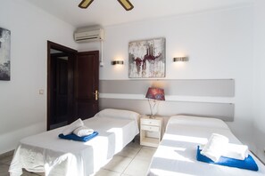 5 soverom, safe på rommet, strykejern/-brett og reiseseng for barn