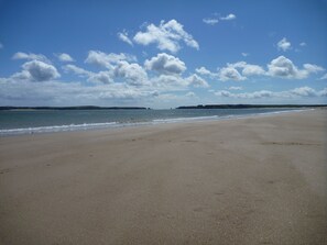 Una playa cerca