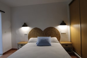 3 bedrooms, iron/ironing board - CASA FENU,Ideal house for your holidays near the sea, free wifi, optional air conditioning, pets allowed, dog’s beach (Delta de l'ebre)