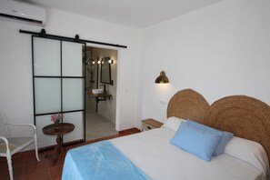3 bedrooms, iron/ironing board - CASA FENU,Ideal house for your holidays near the sea, free wifi, optional air conditioning, pets allowed, dog’s beach (Delta de l'ebre)