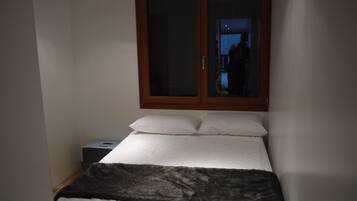 2 chambres, fer et planche Ă repasser, Wi-Fi gratuit, draps fournis