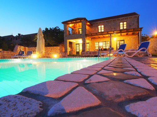 Villa Nina-heated private pool 3bdm (6+2 kids) villa near Dubrovnik