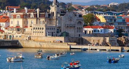 Neue Wohnung voller Licht im Zentrum von Cascais mit Balkon