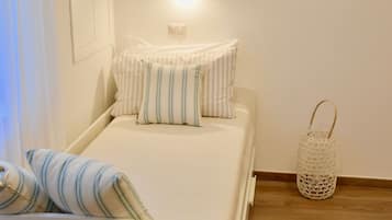 3 bedrooms, iron/ironing board, WiFi, bed sheets