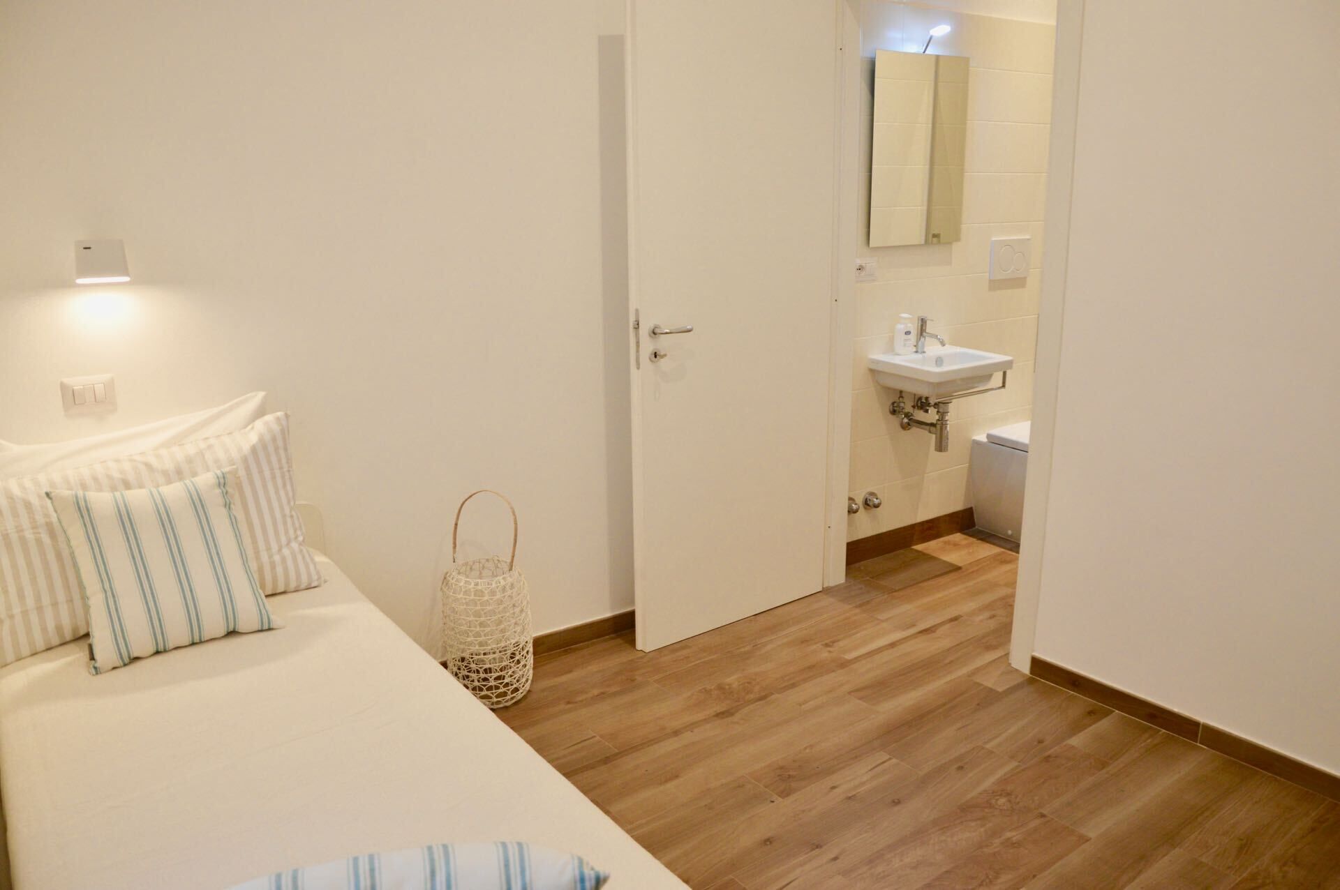 3 多间卧室、熨斗/熨衣板、WiFi、床单