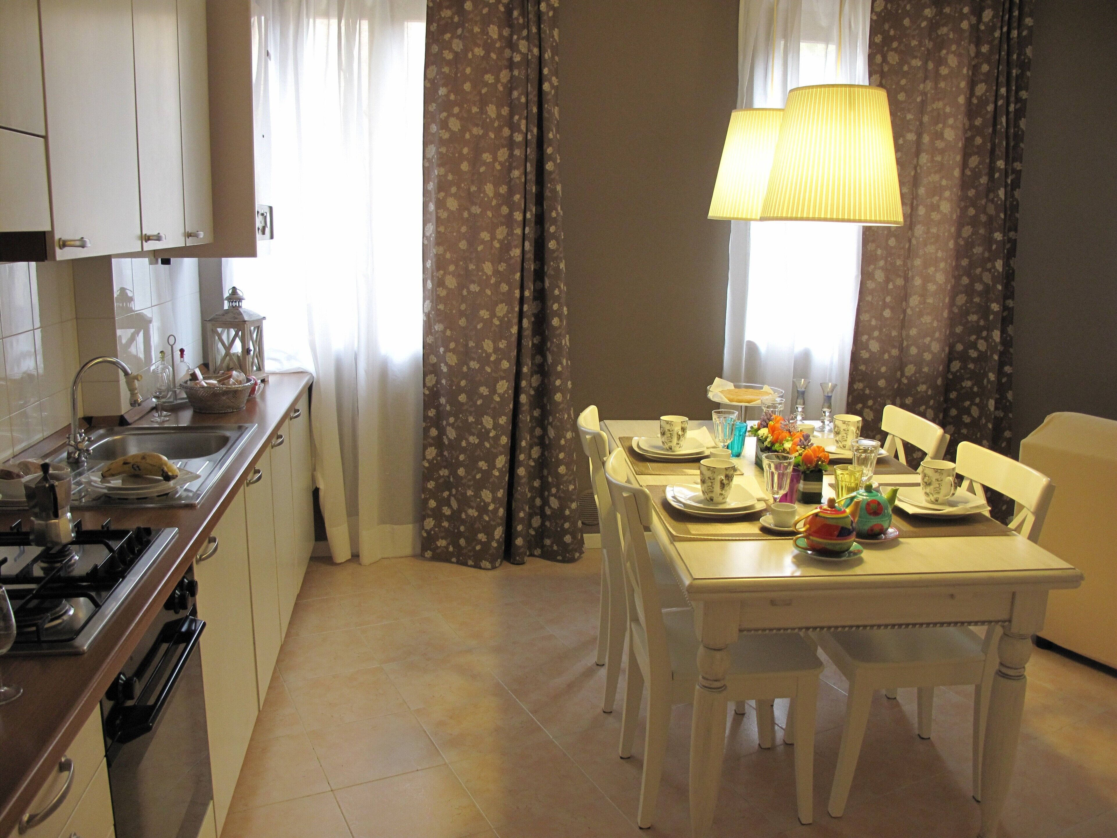 Appartamento raffinato e signorile in CENTRO STORICO a Verona con GARAGE privato