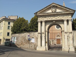 مكان جذب سياحي