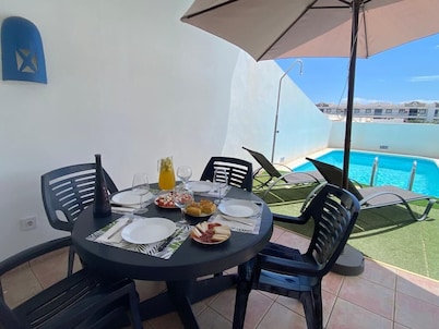 Villa de 2 habitaciones en Puerto Marina Rubicon con piscina privada, sat y wifi