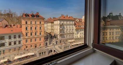Altstadt von Ljubljana, schöne Dachgeschosswohnung mit Aufzug