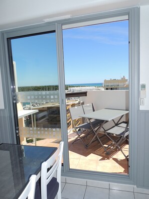 Dining - T1 cabin CLIM-WIFI-HEART MARINA-EXCEPTIONAL VIEW-BEACH A 2MN-PRIVATE PARKING (Canet-En-Roussillon)