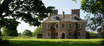Luxury Dorset Farmhouse - Large Grounds & Beautiful Countryside Location