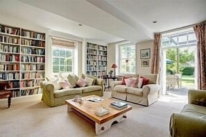 TV, fireplace, DVD player, books