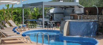 Lilium Villa, a Family Nature Escape with Pool