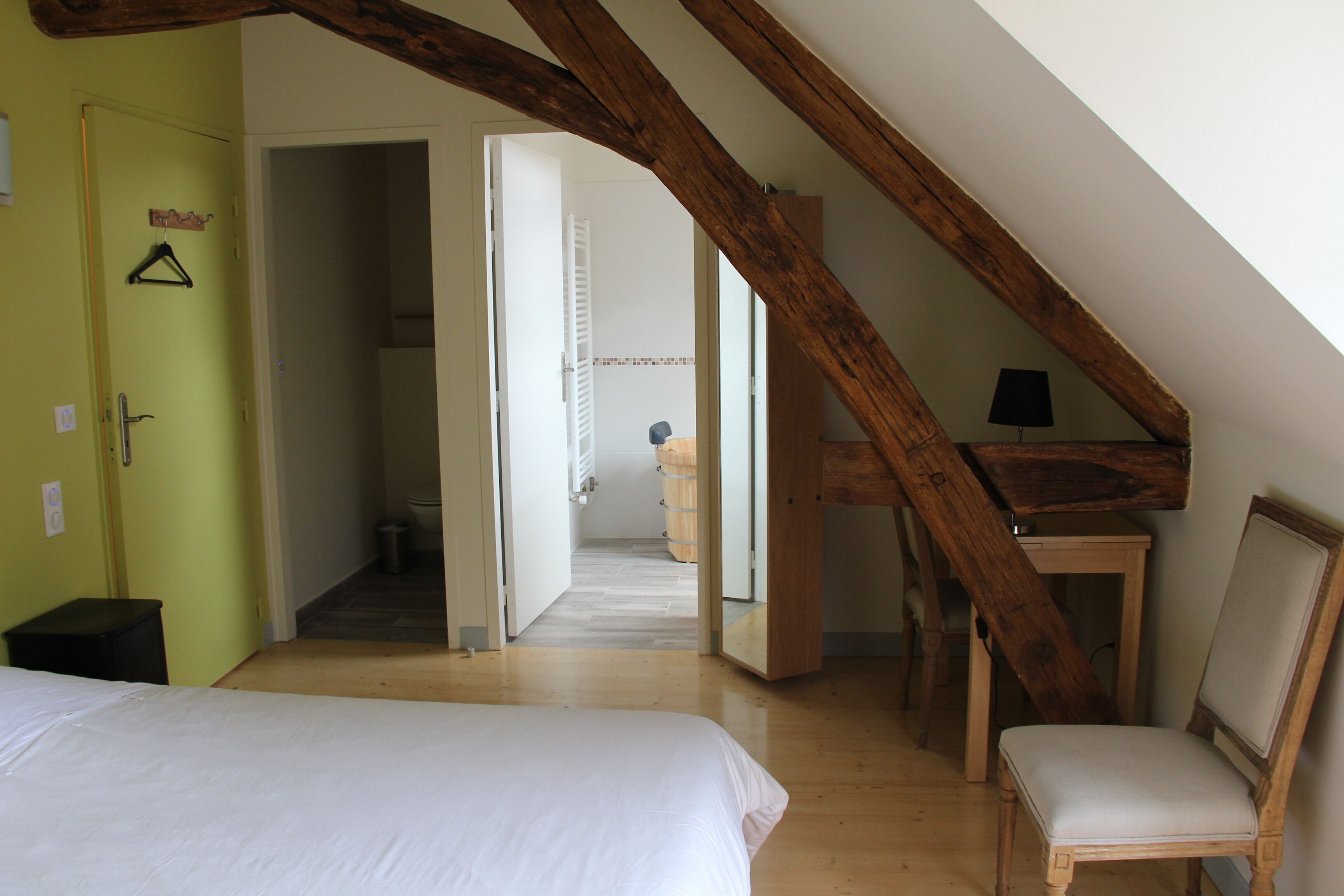 Large family cottage in the park of a historical monument - Burgundy Chablis