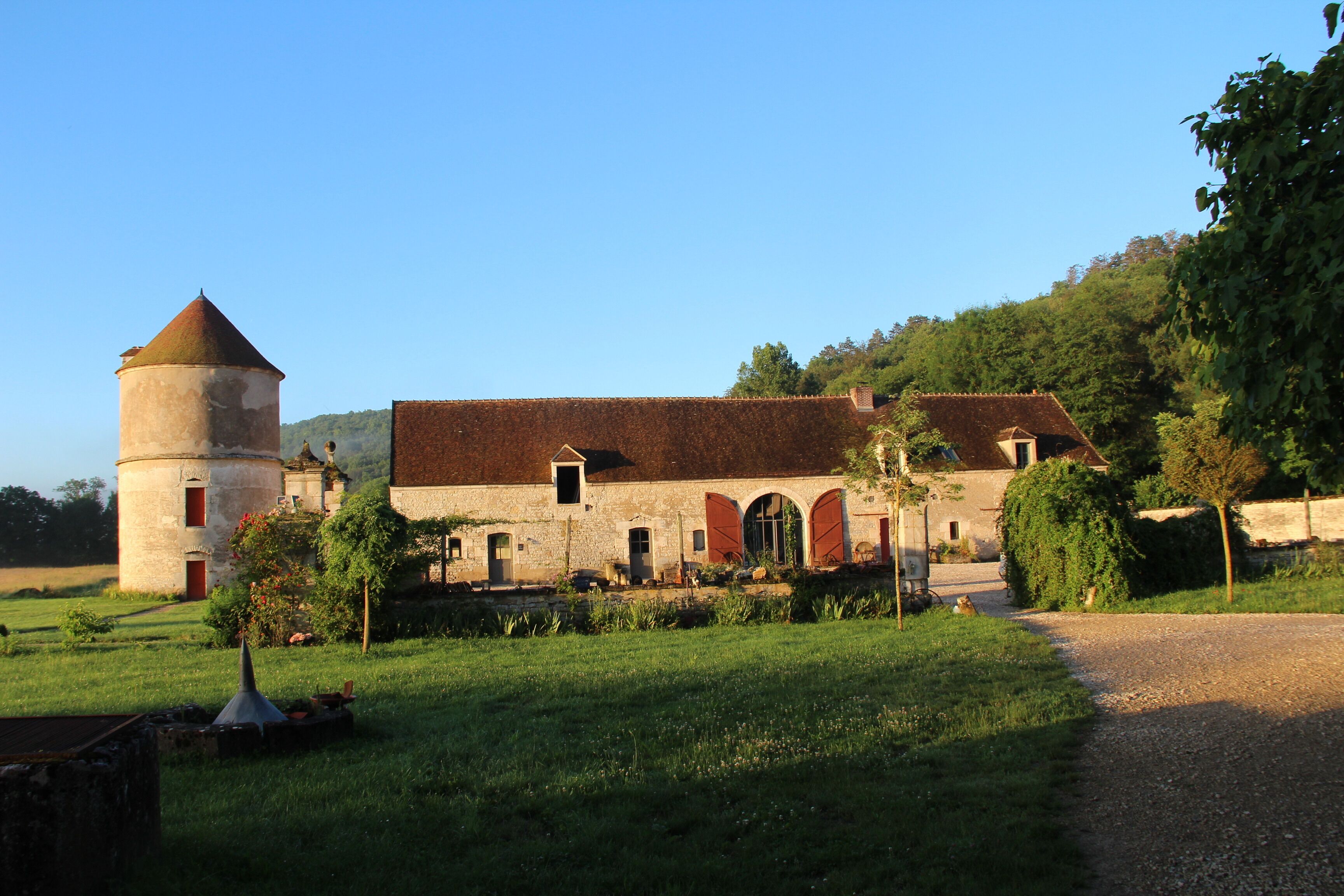 Large family cottage in the park of a historical monument - Burgundy Chablis