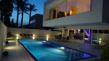 Piscine extérieure, piscine chauffée