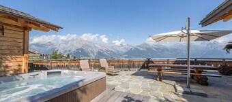 Magnifique chalet pour 12 personnes au coeur des Alpes suisses avec bain à remous