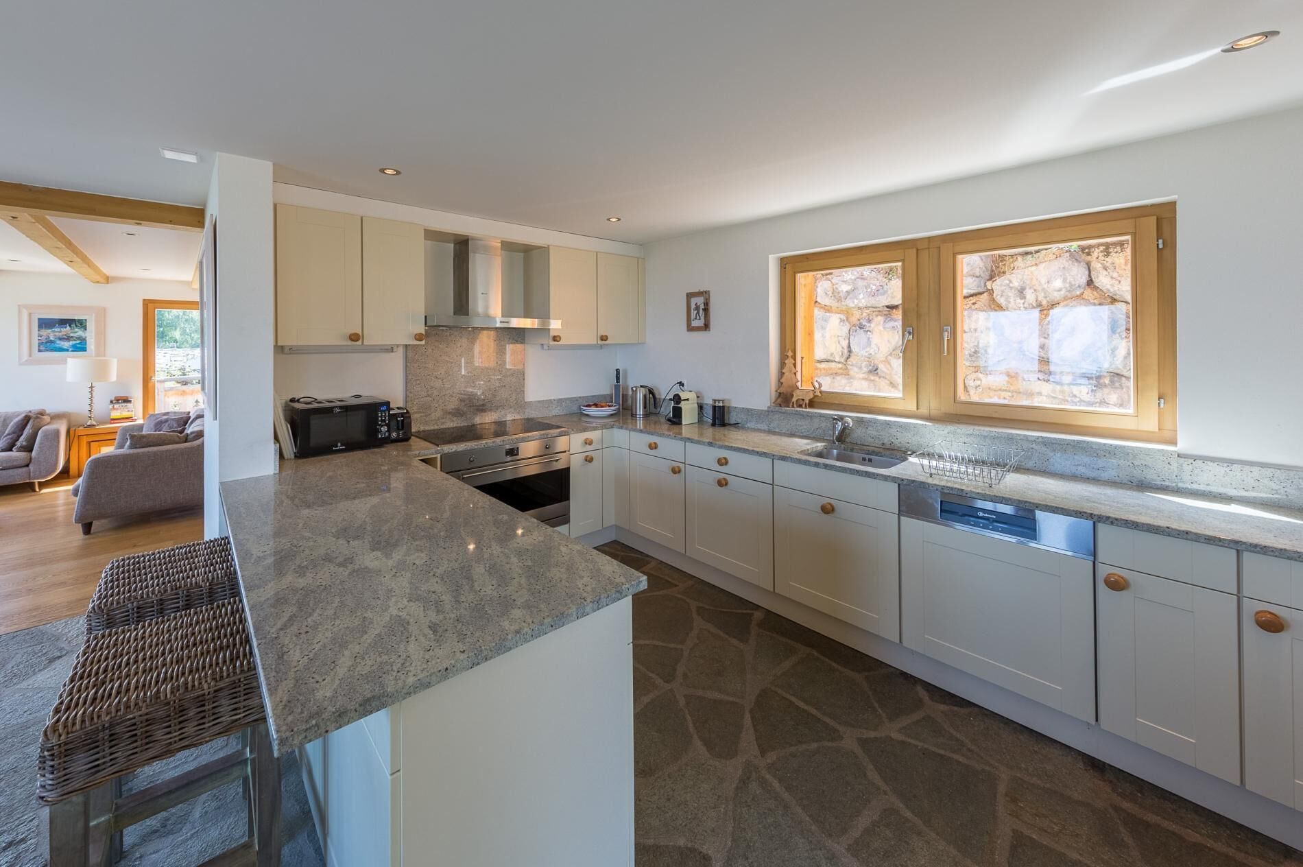 Refrigerador, microondas, horno y lavavajillas 